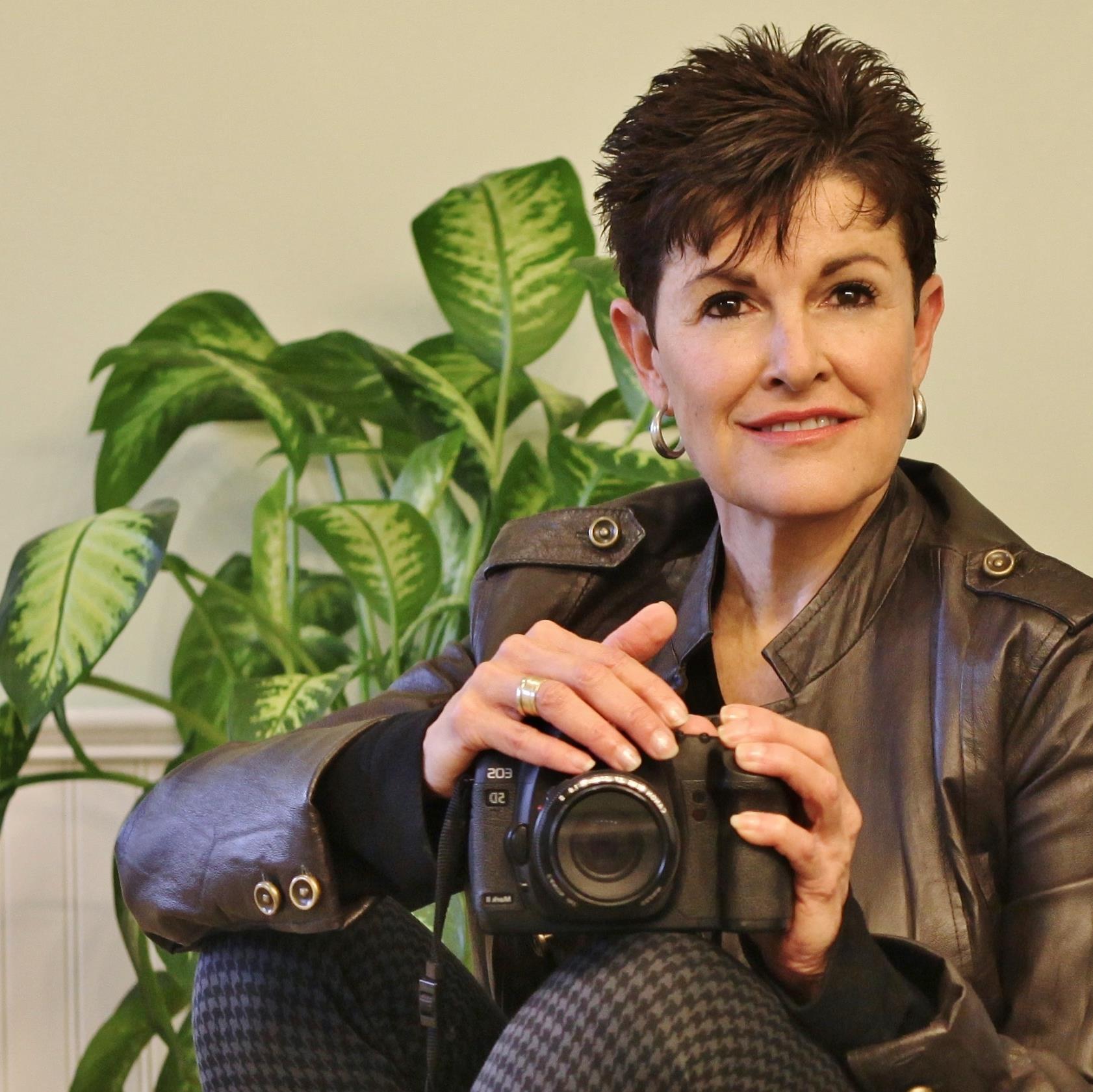 Photographer,  KATHY MOORE PHOTOGRAPHY,  
PORTRAITS, ENGAGEMENTS , WEDDINGS, FAMILY AND SPECIAL EVENTS