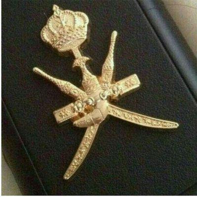 ‏مواطن بسيط يحب وطنه وعلى استعداد ان يدفع عمره حتى يستمر وطنه في الازدهار