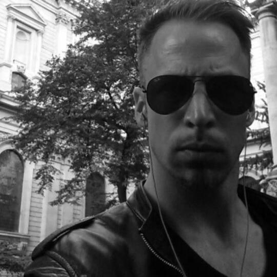 chris220483's profile picture. 