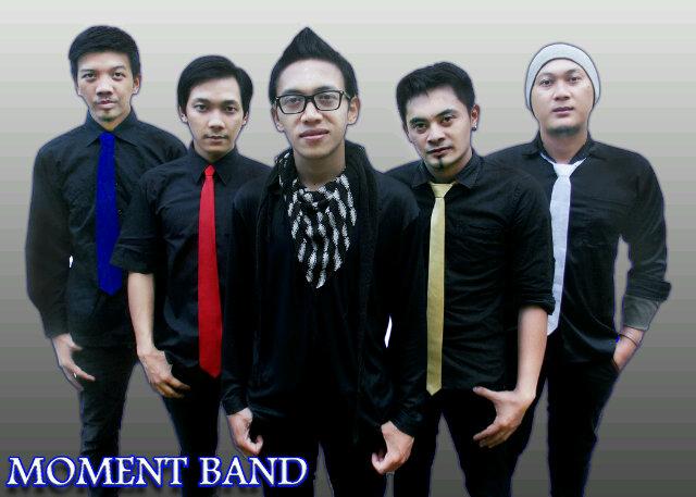 vocalist of momen band