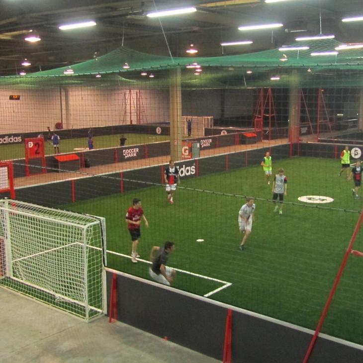 Venez vous affronter dans un superbe complexe offrant 5 terrains de qualité ! Profitez du Sport Bar après l'effort et visionnez vos actions sur notre site !