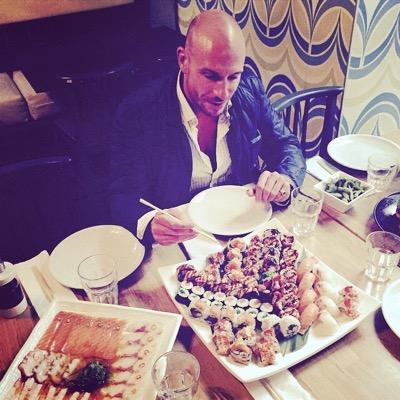 Mi definisco un imprenditore di Me stesso. Adoro sorridere e lo faccio sempre. #temakeria #eventi #tramp.it +39.340.3055220