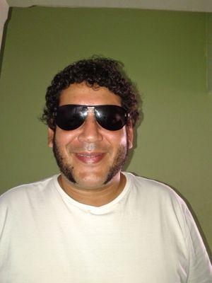 Apenas um rapaz Latino Americano.