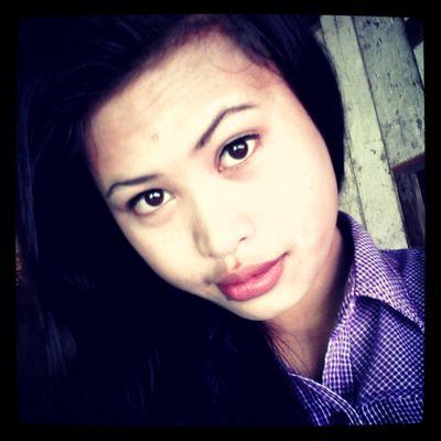 Lahir di sukabumi .jawabarat 
Tanggal 06 november 1996
Status .singgle parent