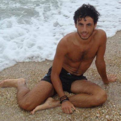 Ingegneria meccanica, amante della pizza, intenditore di calcio,