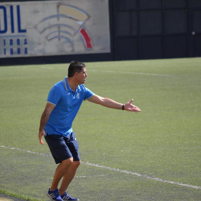Entrenador Nacional Nivel 3  - Licencia UEFA PRO
National Coach Level 3 - License UEFA PRO 
Entrenador del C.D Pedrera