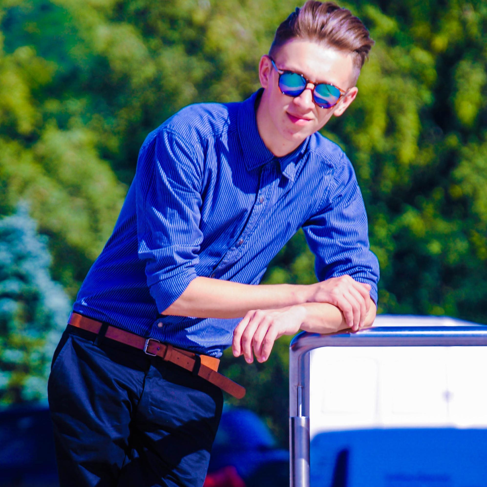 Hy I'm Gabriel, 21 years old. l'm youtuber actor. Follow me for a follow back. Love you guys.