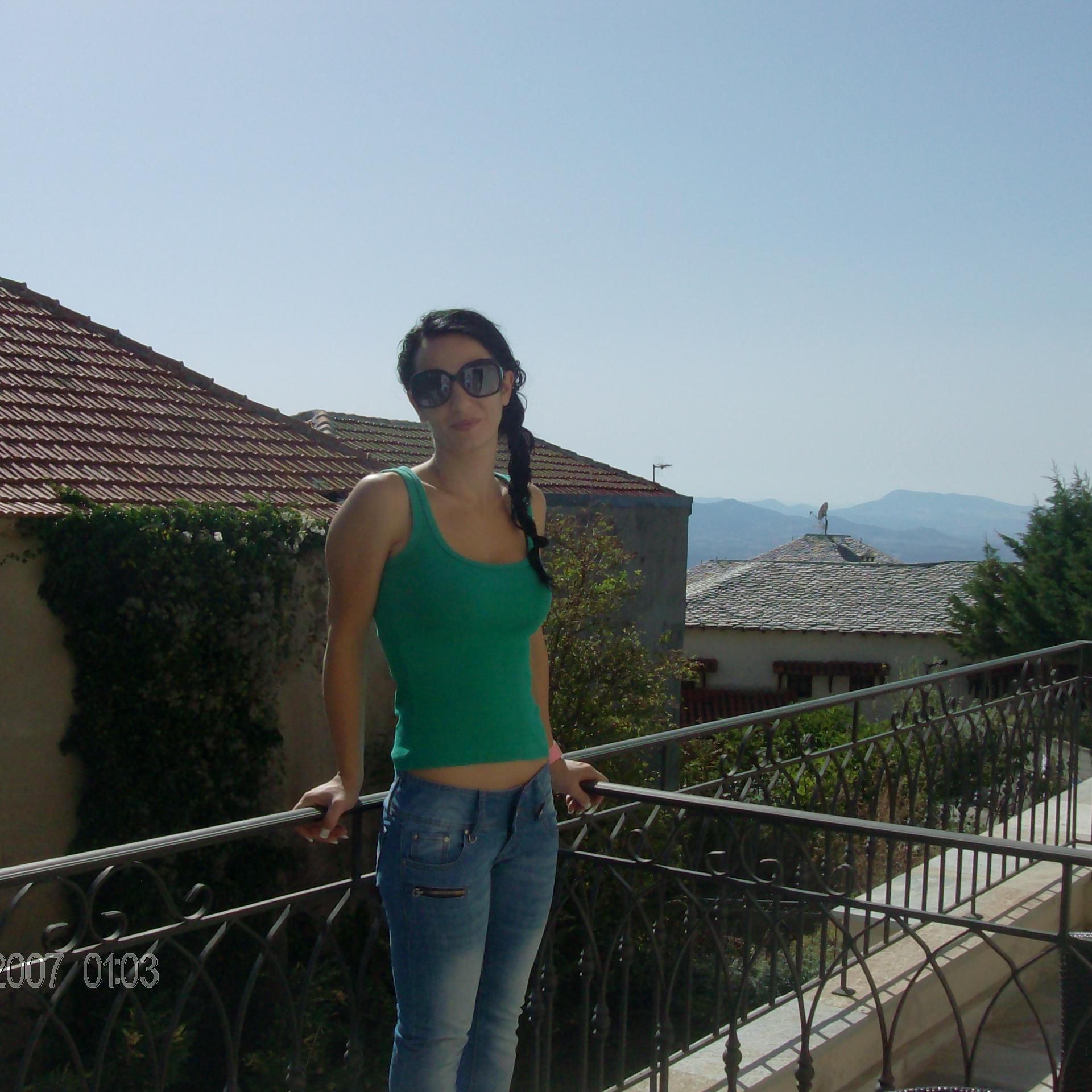 labrini18's profile picture. 