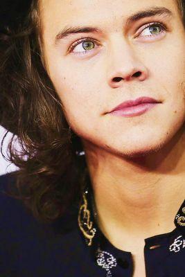 thetrueser's profile picture. S e r dalle strade alle stelle.