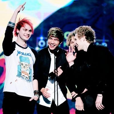 who is 5SOS and 1D?