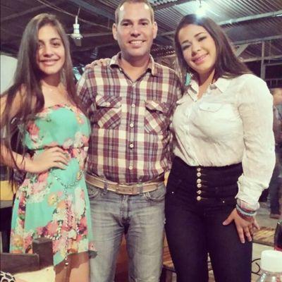 No se sabe cuanto se quiere a quien cerca esta, hasta que se va ♥
