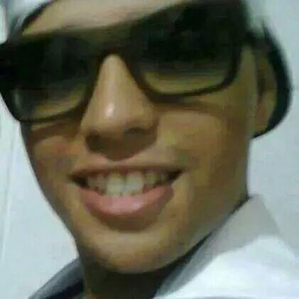fã de um menino com a Voz Estranha com o zoio de japones e a pegada de africando  @DalesteBR ♡