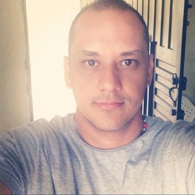 rogape30's profile picture. 