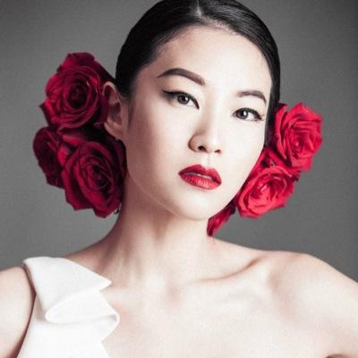 XIX. Daughter of Hermes. Speedy badass. «I run to feel powerful.» Aiden and Malia. Never trust a vixen with a katana, darling.