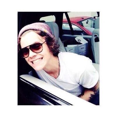 follow @shotgunlxrry and @LayoutsFtLarry because she gave you this free follow :p