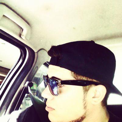 Ella no esta enamorada de mi pero le gusta como yo le doy... Yo la pongo a volar cuando yo la beso pero no esta enamorada de mi