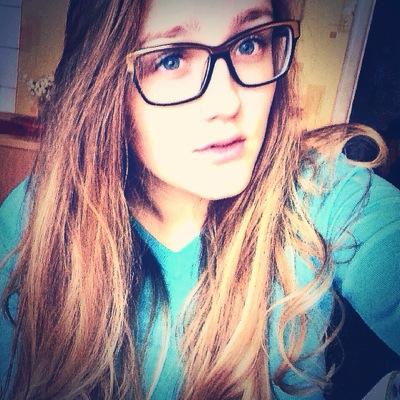 Student studying English,skiing Fischer,in love with winter sport and tennis as well