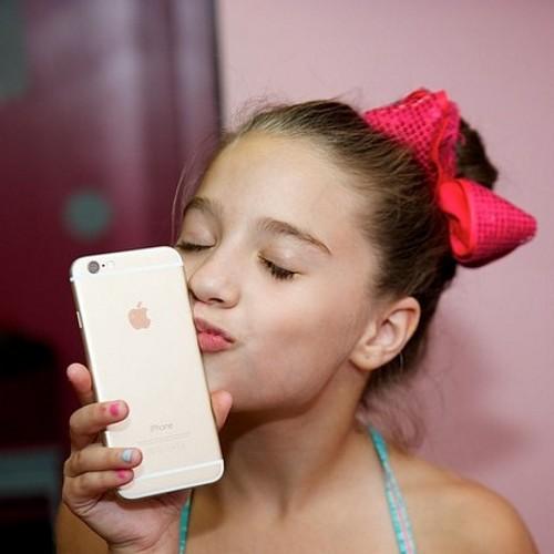 kenziestakis's profile picture. bow down byotch