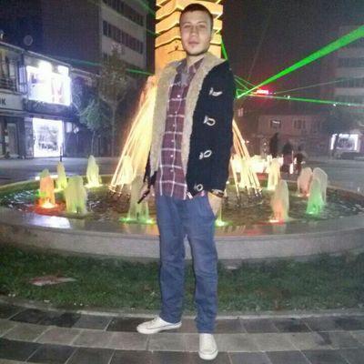Duvarlara carpa carpa ilerleyen hayallerim var benim ..