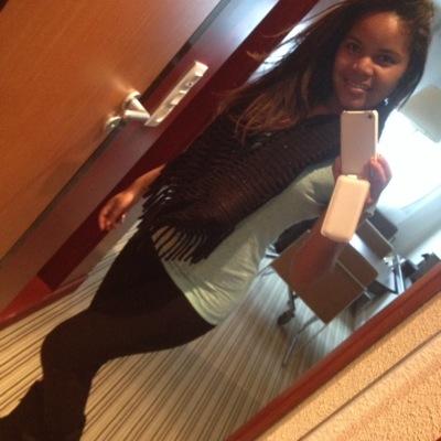 lesliethemyr's profile picture. 