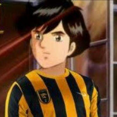 عاشق لﻻتحاد منذ الصغر و محب لبرشلونى اﻻسباني