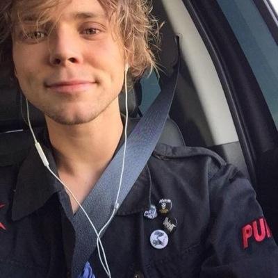 follow @stolenmuke