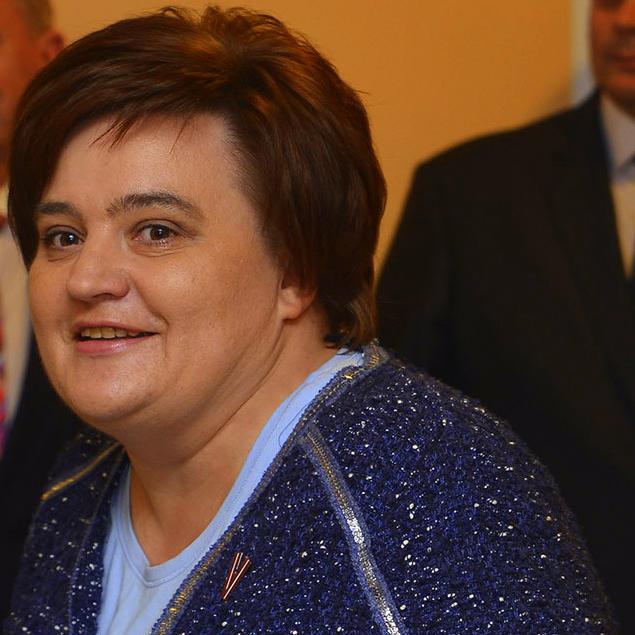 Fizmats, Sociālo zinātņu grāds ekomikā un finasēs.
šobrīd aktuāli- veselības aprūpes sistēma Latvijā
