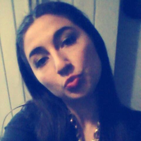 Ama con locura, despierta con ganas,sonrie sin motivos,abraza con esperanzas, vive cada dia como si fuera el ultimo.Keep calm and smile ♔