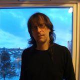 Sosionom.Cand.Mag-offentlig politikk og administrasjon.Poet.Skribent.Bass-player.Samfunnsdebattant i aviser og tidsskrifter.