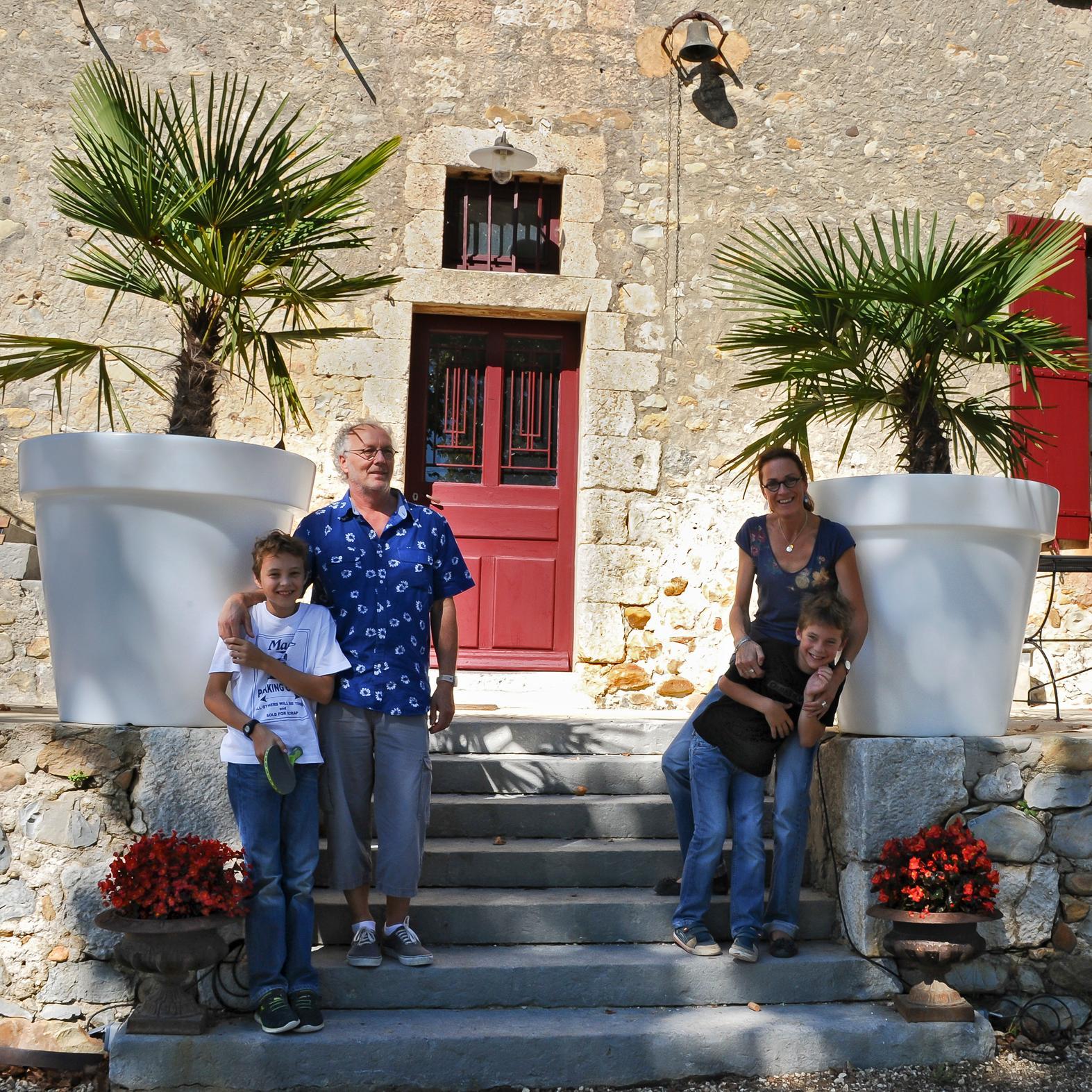 restaurant et gîtes situés a Vallon Pont D'arc, résolument différent,envie d'en savoir plus ?