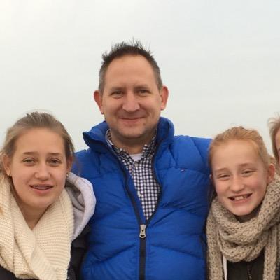 Bestuurder van Looking4wood bvba, Lid BNI DE LINDE,  Commerciële werken bij STUYTS,een  technisch en commerciële kijk op hout. Specialist in het betere houtwerk