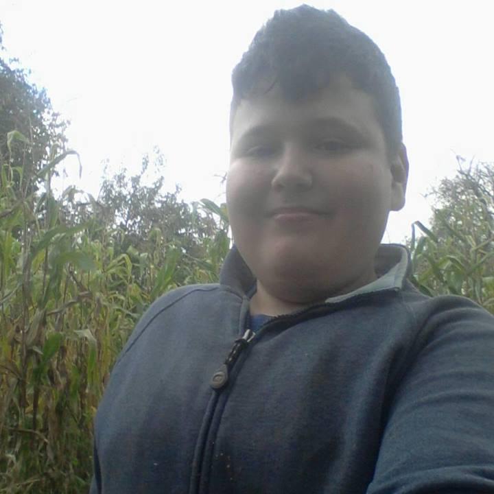 Hey, I'm Mihai Gabriel, I'm 12 years old and are from Romania ... I love One Direction, 5 Seconds Of Summer and more ... 
P.S Luke please follow me :)