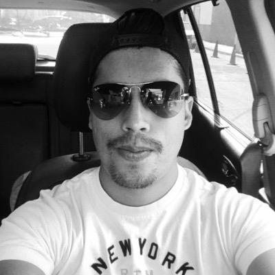 ex futbolista profesional,admirador del buen futbol y de la buena comida de preferencia la italiana,empresario,casado y con dos hijos q mas puedo pedir!!!!!!