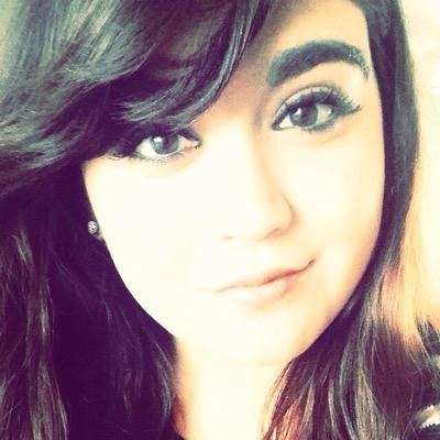 I wanna live while we're young (: