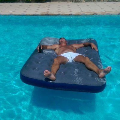 JohnSully77759's profile picture. bon viveur