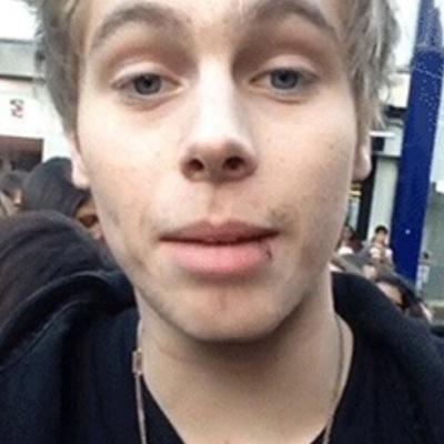 please follow @irwinurse bc she gave you this follow ♡