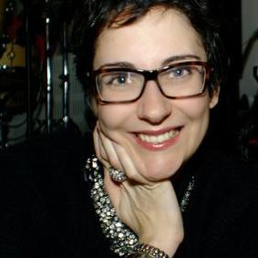 Simona_Re's profile picture. cantante, lettrice, commentaTtrice, camminatTrice. ama l'arte e non la mette da parte.