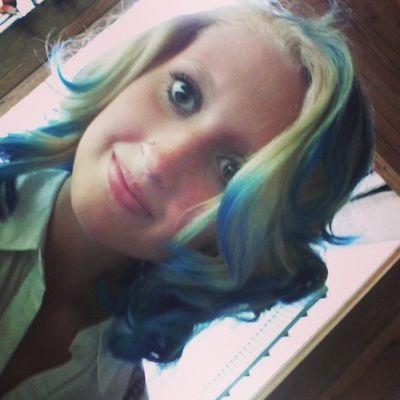 Hey whats up, Im Brooklyn. Im very outdoorsie. I love to hunt and fish. Im very girlie but if I ever need to roughen up then I will.