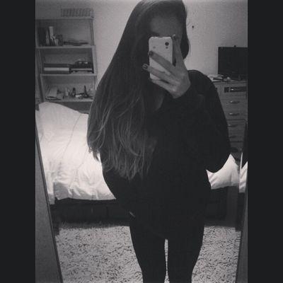 AlexTrunkfield's profile picture. An ordinary girl just trying to make it into the blogging world