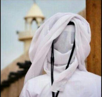 ‏‏‏أستـودعُ اللهَ روحي حينَ يقبضُها
مَـلَـكٌ يَجيءُ بأمرِ اللهِ يُنهيني !
يا ربُّ إن صعدت روحي بلا عملٍ
فاكتب مِن الخلقِ مَن دعواهُ تكفيني