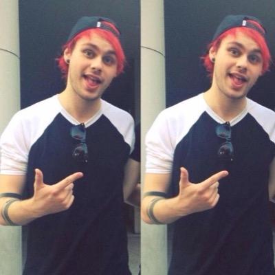 1D 5SOS 0/5 0/4 ❤️all i need is Michael Clifford and im good❤️ #TWDfamily✨vote1DUK vote5sos
