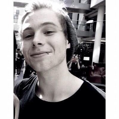 PLEASE RT THE LINK https://t.co/xjLNT4ulkT AND FOLLOW @iwantaharold (i follow back, just ask)