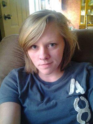 Kayla is my name.
22 is my age. got a beautiful daugther. so proud of her ♥ 
& i want you to follow me :)♥