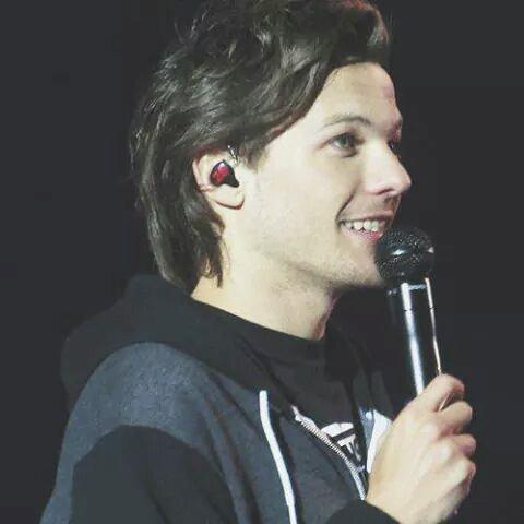 follow @hoeranmoron & @snouwharry thanks ilysm I hope your fav notices you