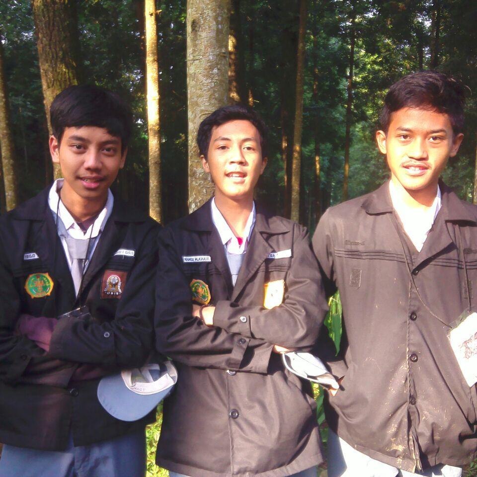 | Muslim |Seorang pengembara yang sedang istirahat sejenak dibawah pohon rindang- 03'09 ll  275'12 ll 14'15 - Little fighter of PSN Perisai Putih ^ #VCC