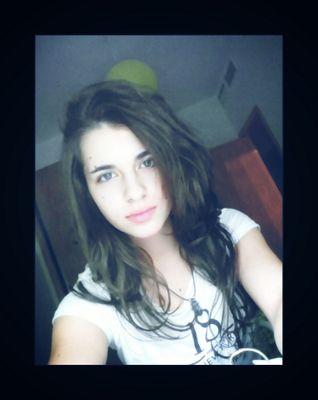 Ama con locura, despierta con ganas, sonríe sin motivos, abraza con esperanza y vive cada dia como si fuera el ultimo de tu vida.