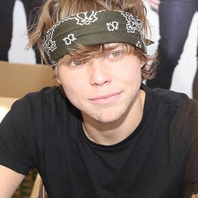 Tweet reasons you love Ashton and/or how he's helped you using #AshtonGivesMeHope