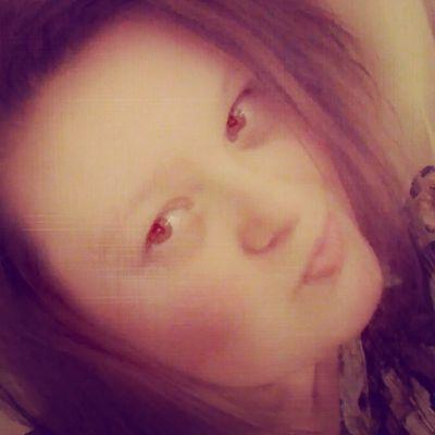 I am 29 and have three wonderful kids and fabulous husband..I am a working momma and loving life !!