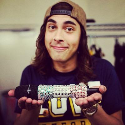 Hey, I'm Vic and I'm in an amazing band! I love pizza, cake, pandas, and beer. So, yeah.. xD