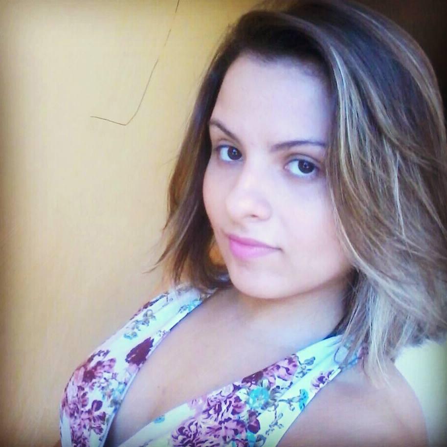 20. Graduanda em Humanidades pela Unilab. Massagista Relaxante.